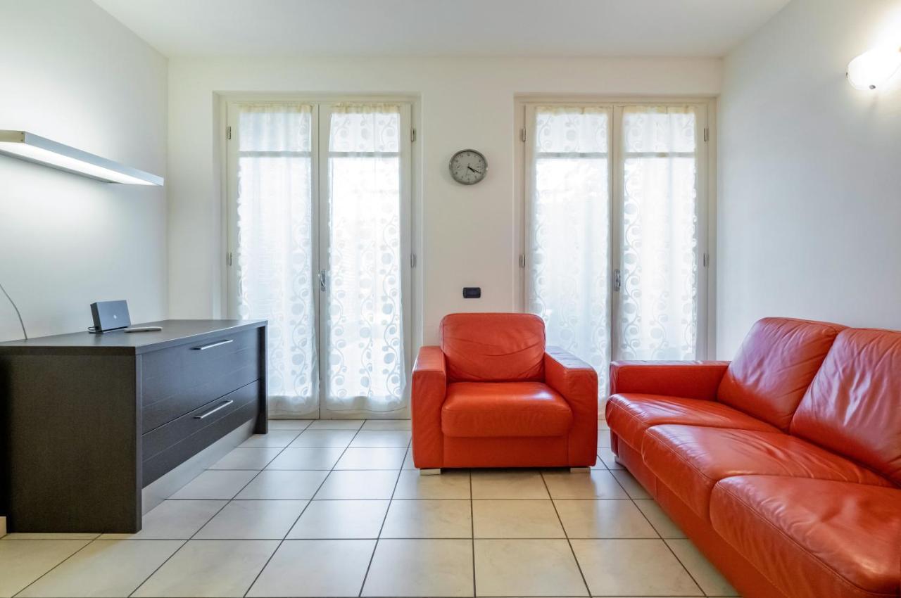 Piana Di Solaro Modern Flat & Swimming Pool Apartment เลริชี ภายนอก รูปภาพ