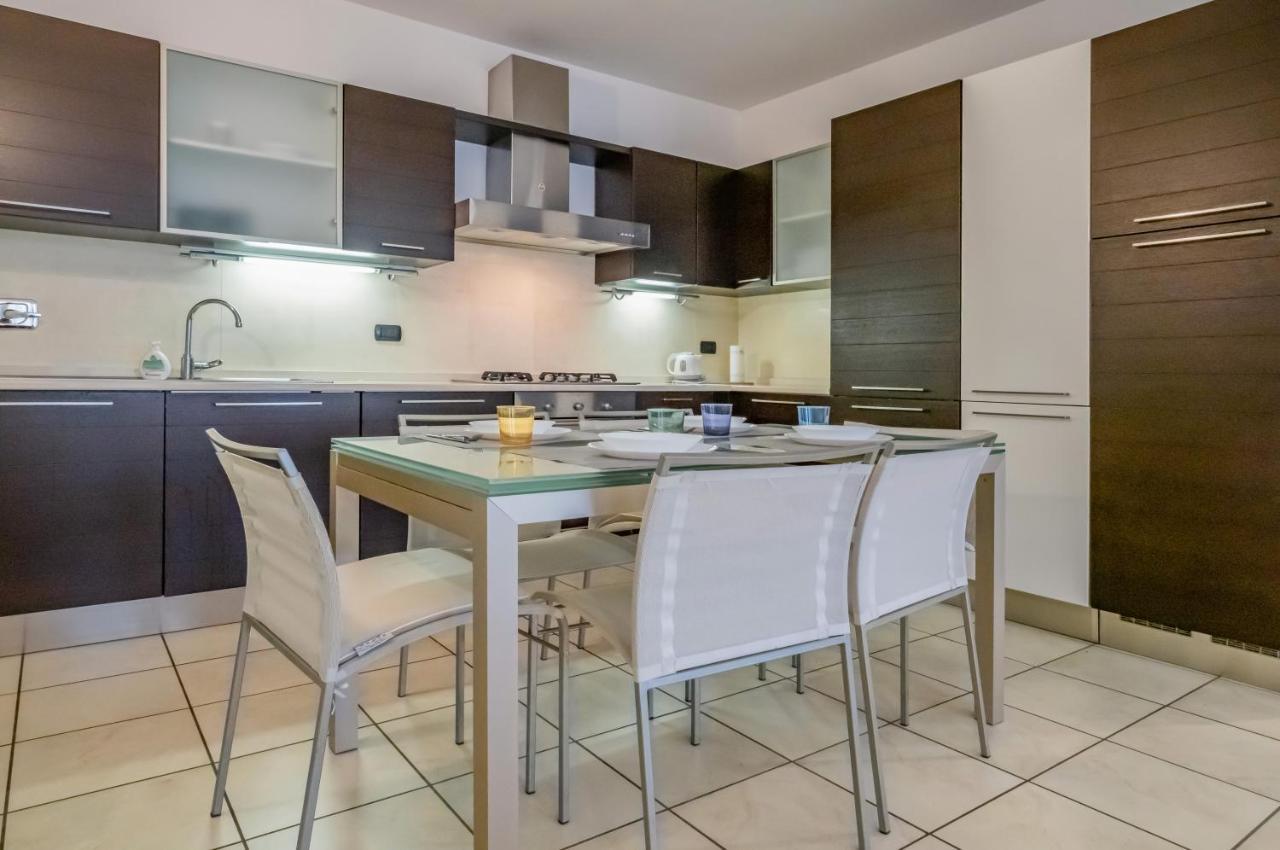Piana Di Solaro Modern Flat & Swimming Pool Apartment เลริชี ภายนอก รูปภาพ