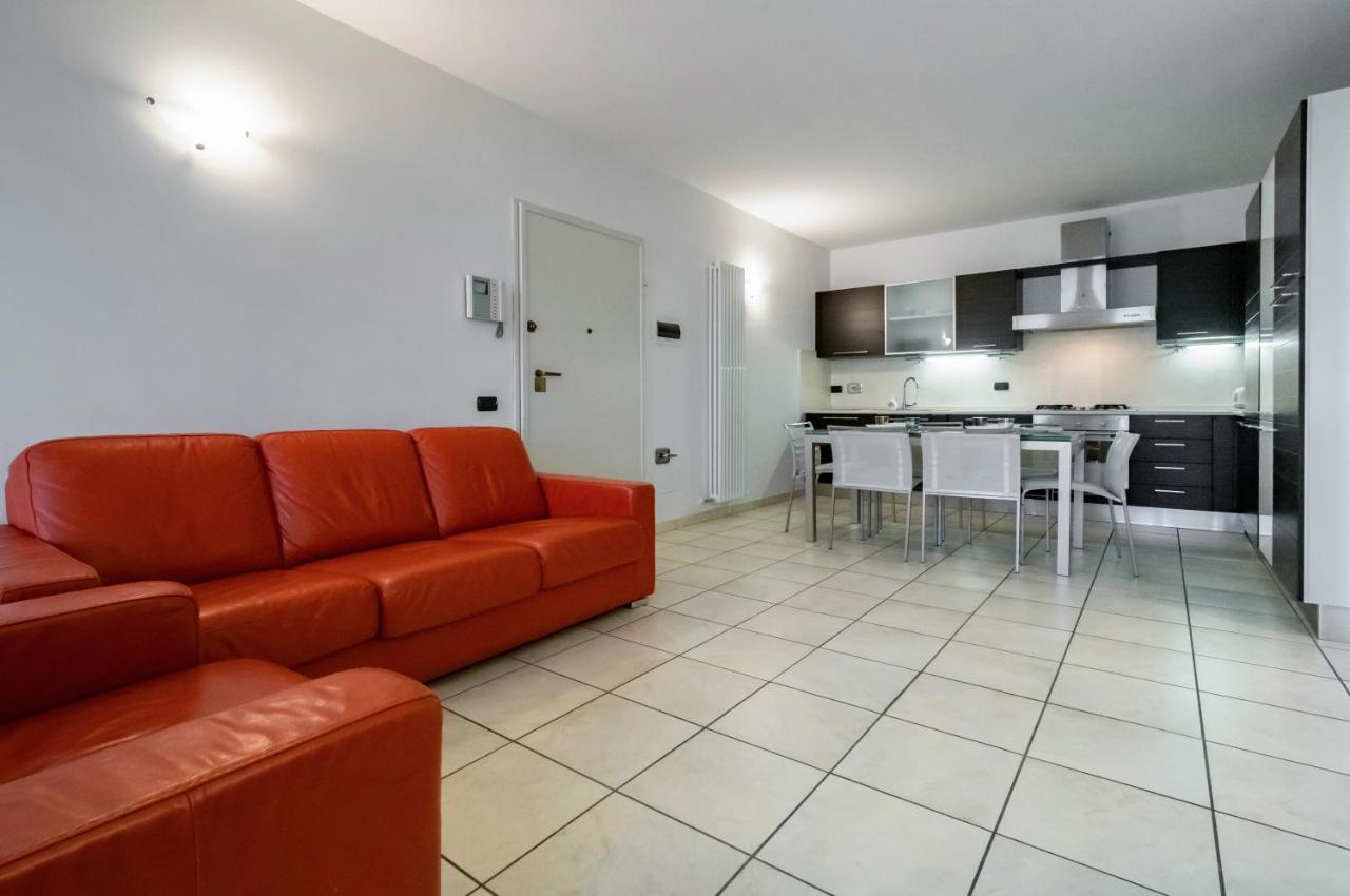 Piana Di Solaro Modern Flat & Swimming Pool Apartment เลริชี ภายนอก รูปภาพ